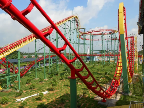 Medium-sized three-ring 440 roller coaster