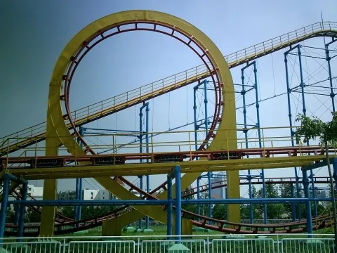 Medium-sized three-ring 440 roller coaster