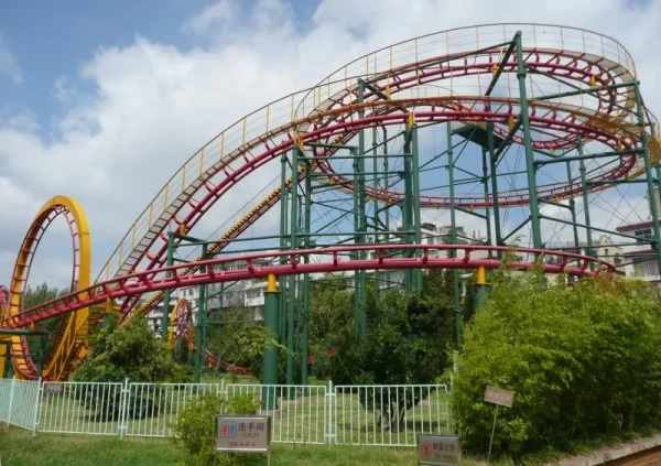 Medium-sized three-ring 440 roller coaster